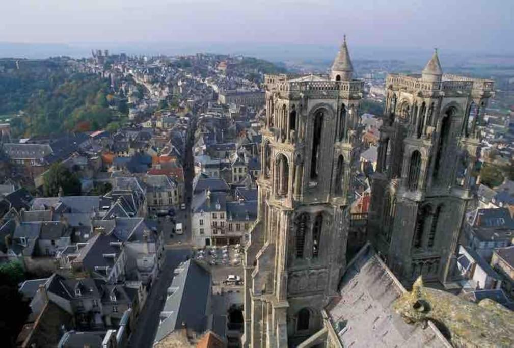 Suite de charme au pied de la cathédrale Laon Exterior foto