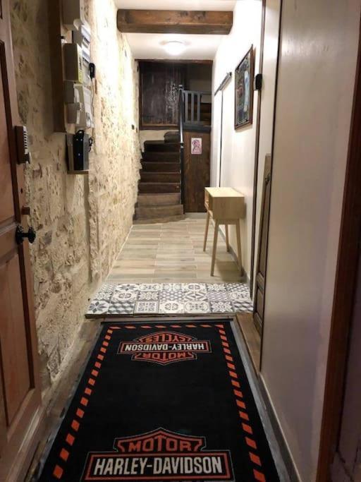 Suite de charme au pied de la cathédrale Laon Exterior foto