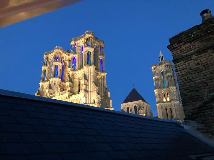 Suite de charme au pied de la cathédrale Laon Exterior foto